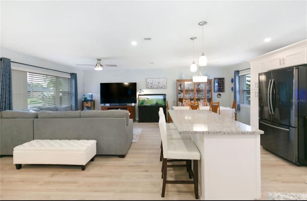 En Venta: $500,000 (4 camas, 2 baños, 1656 Pies cuadrados)