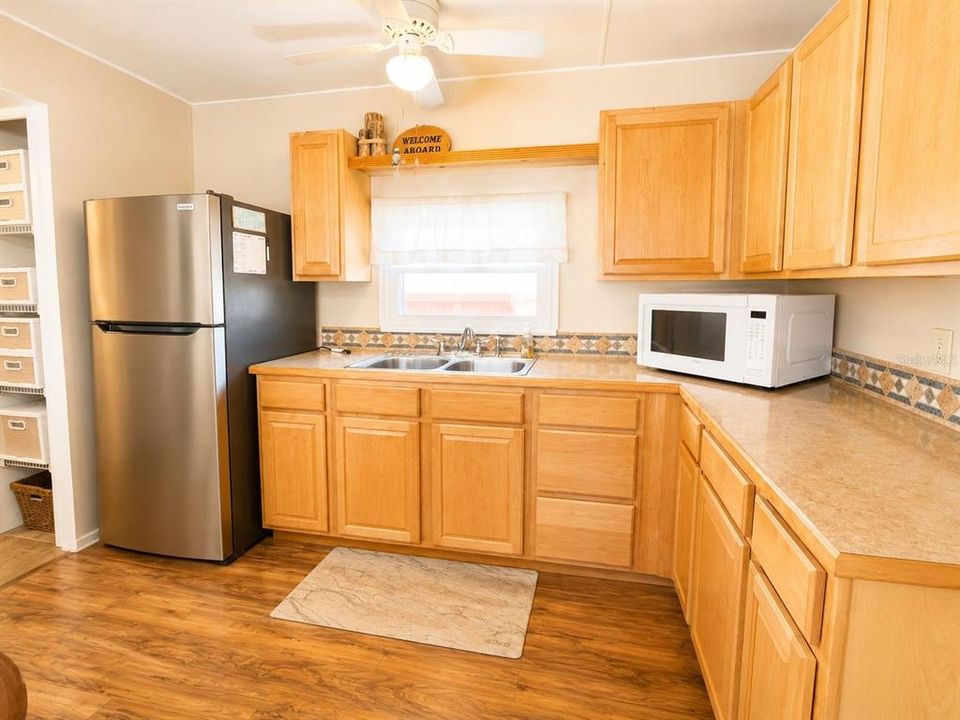 For Sale: $159,900 (2 beds, 1 baths, 980 Square Feet)