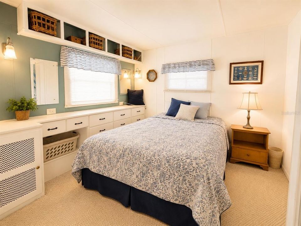 For Sale: $159,900 (2 beds, 1 baths, 980 Square Feet)