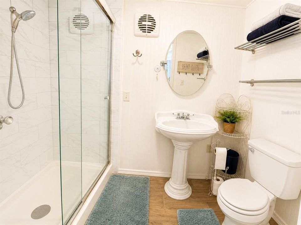 For Sale: $159,900 (2 beds, 1 baths, 980 Square Feet)