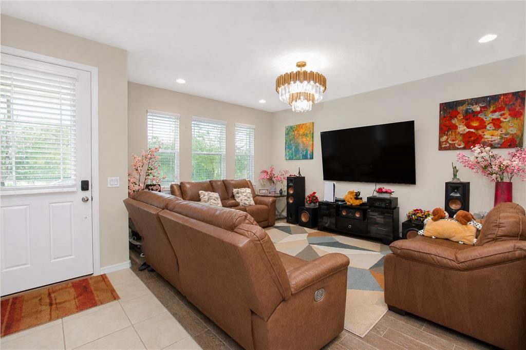 En Venta: $549,900 (4 camas, 2 baños, 2285 Pies cuadrados)