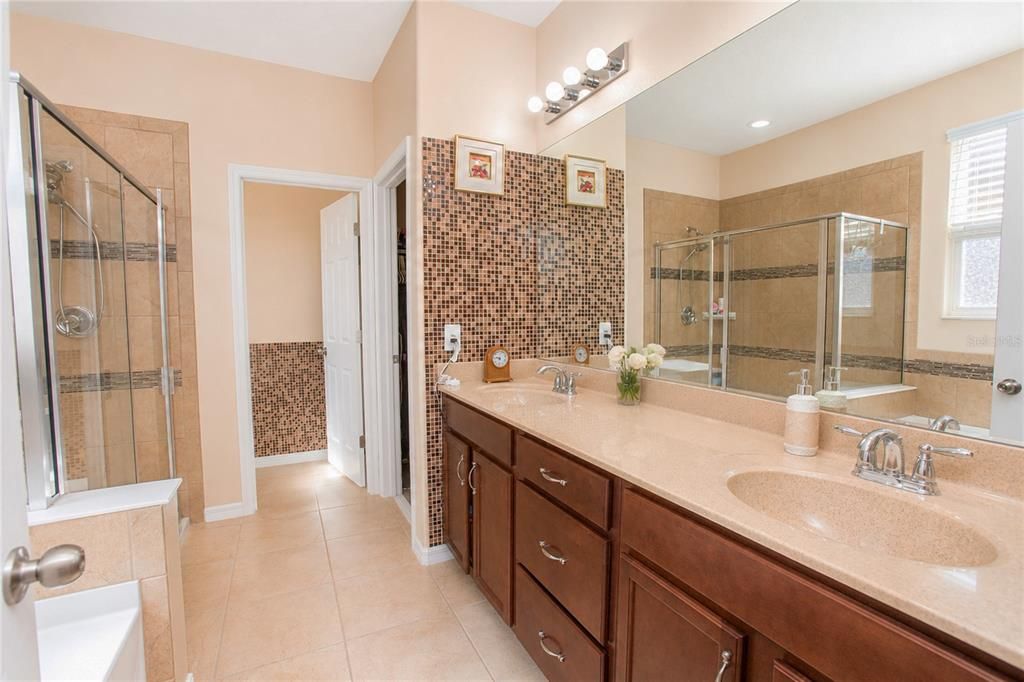 En Venta: $549,900 (4 camas, 2 baños, 2285 Pies cuadrados)