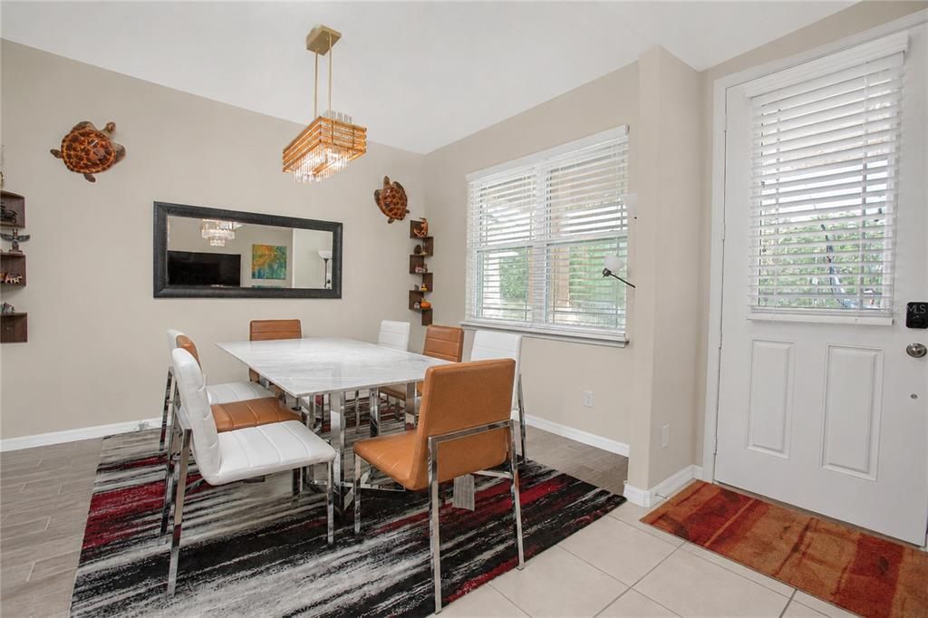 En Venta: $549,900 (4 camas, 2 baños, 2285 Pies cuadrados)