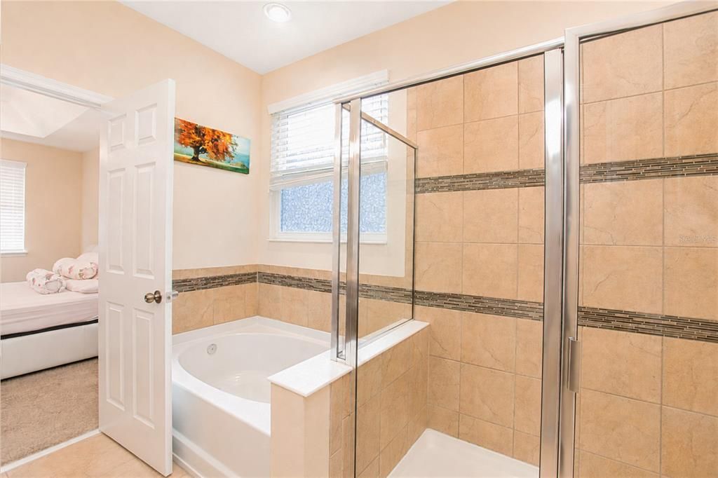 En Venta: $549,900 (4 camas, 2 baños, 2285 Pies cuadrados)