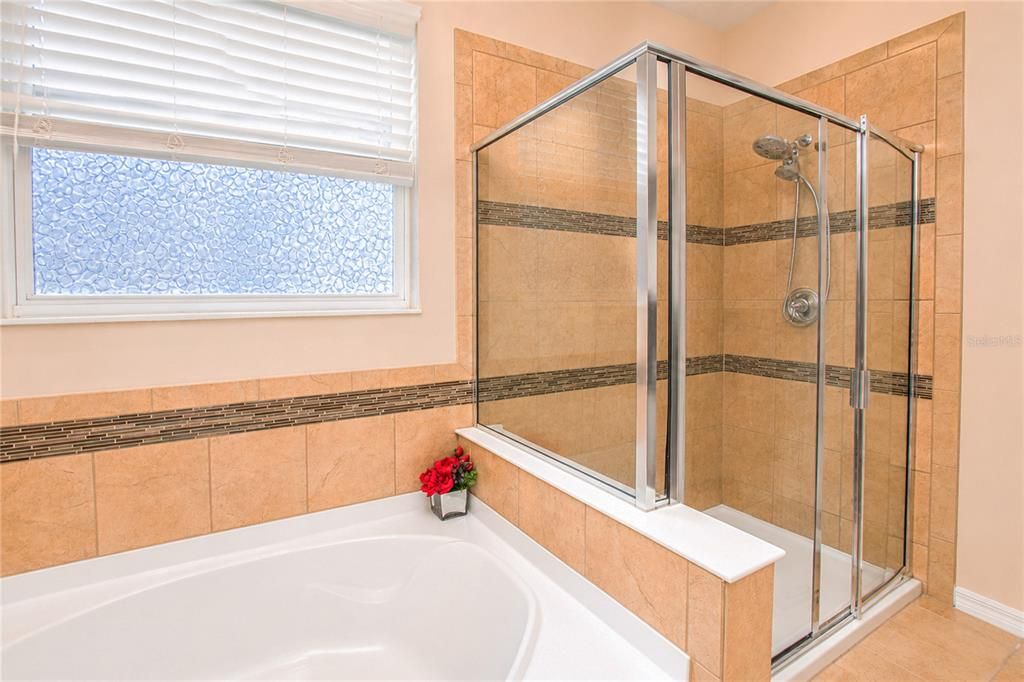 En Venta: $549,900 (4 camas, 2 baños, 2285 Pies cuadrados)