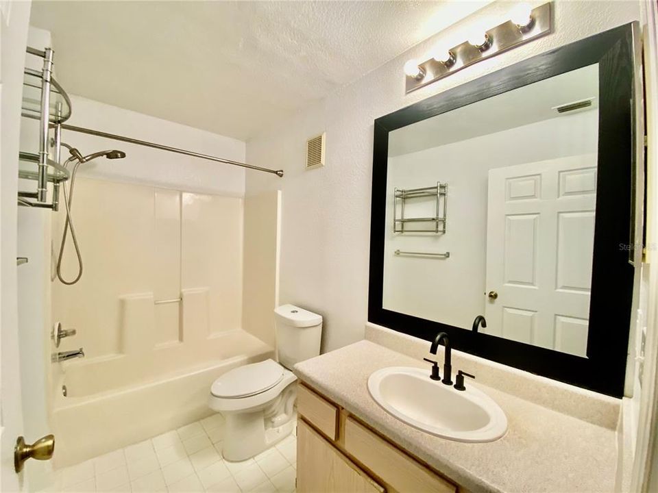 For Rent: $1,800 (2 beds, 2 baths, 1142 Square Feet)