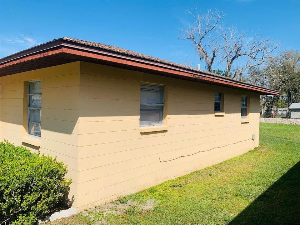 For Rent: $1,125 (2 beds, 1 baths, 914 Square Feet)