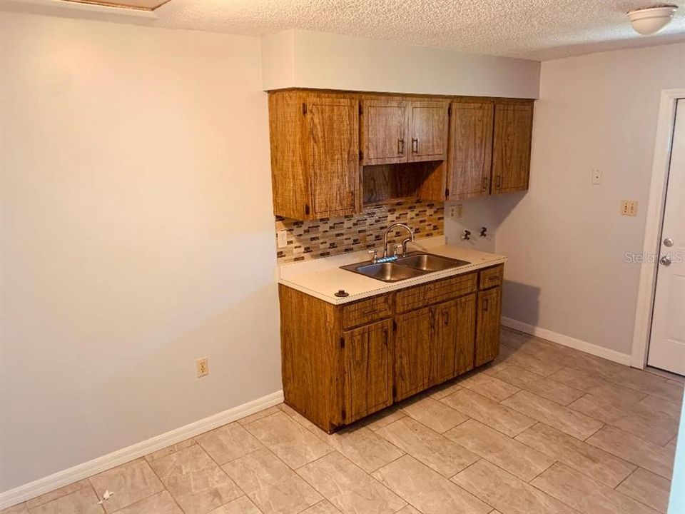 For Rent: $1,125 (2 beds, 1 baths, 914 Square Feet)