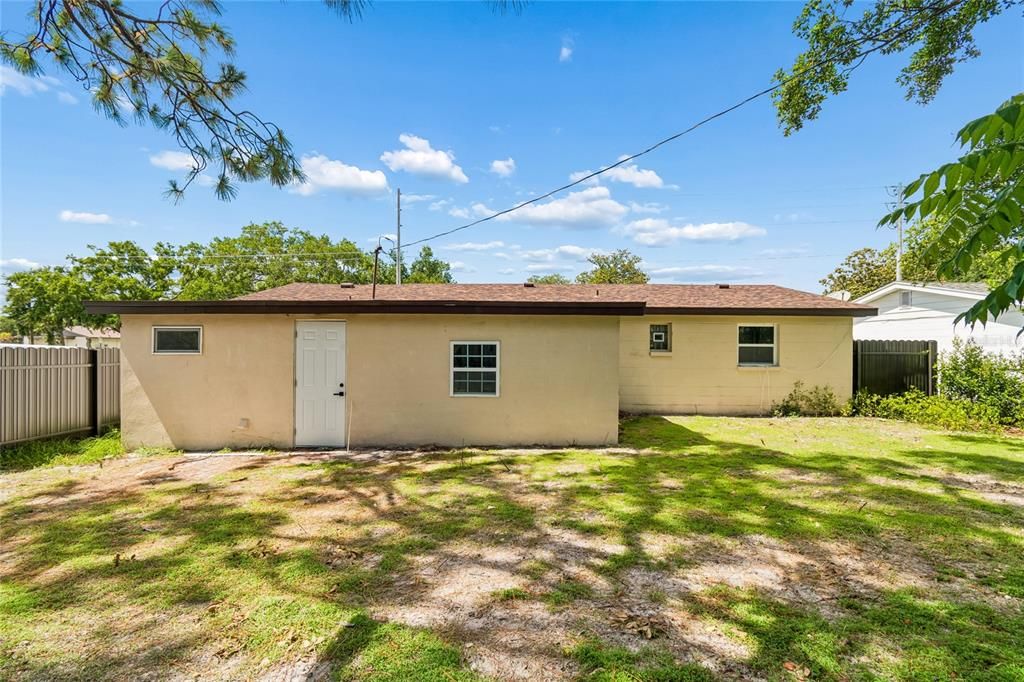For Sale: $292,000 (3 beds, 2 baths, 1324 Square Feet)