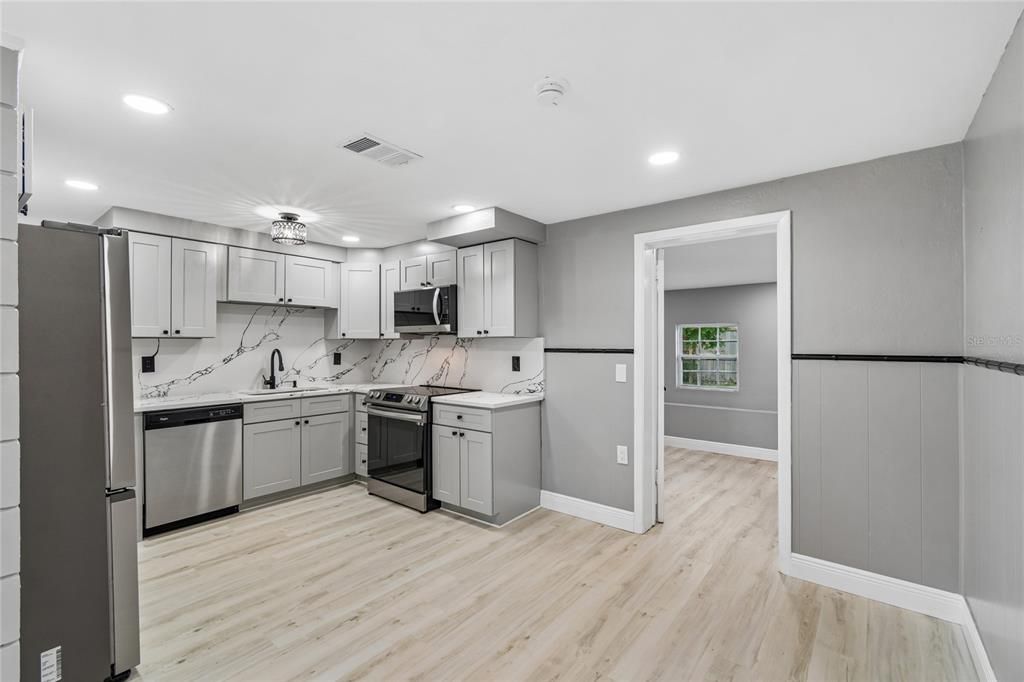 For Sale: $292,000 (3 beds, 2 baths, 1324 Square Feet)