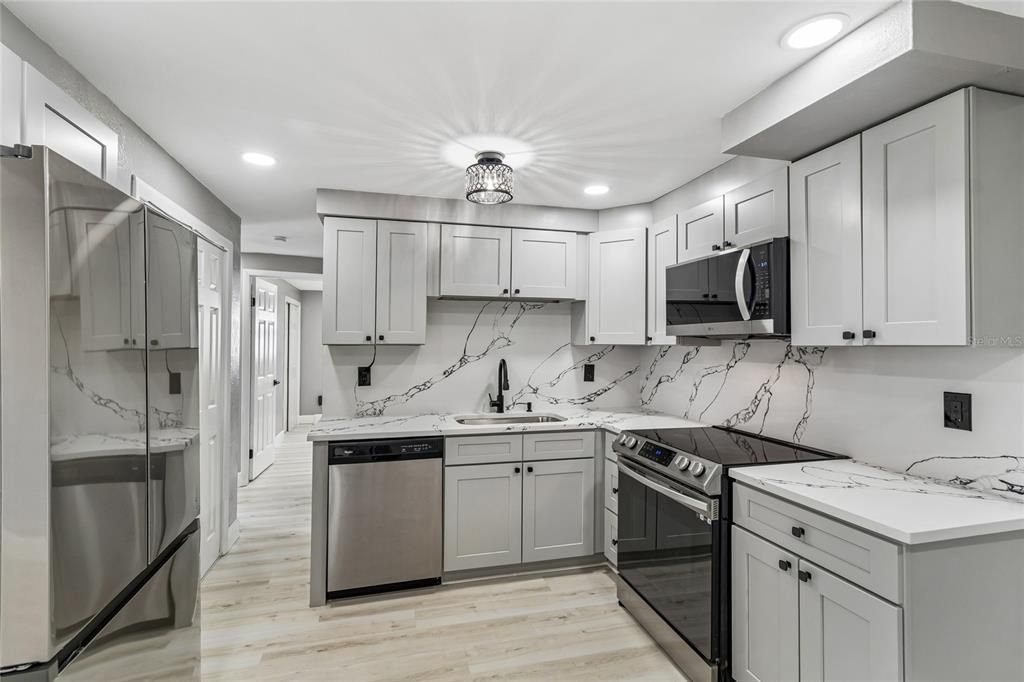 For Sale: $292,000 (3 beds, 2 baths, 1324 Square Feet)