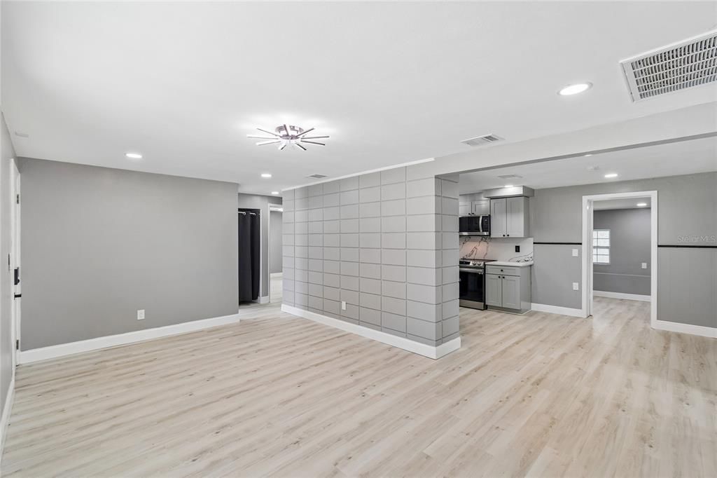 For Sale: $292,000 (3 beds, 2 baths, 1324 Square Feet)