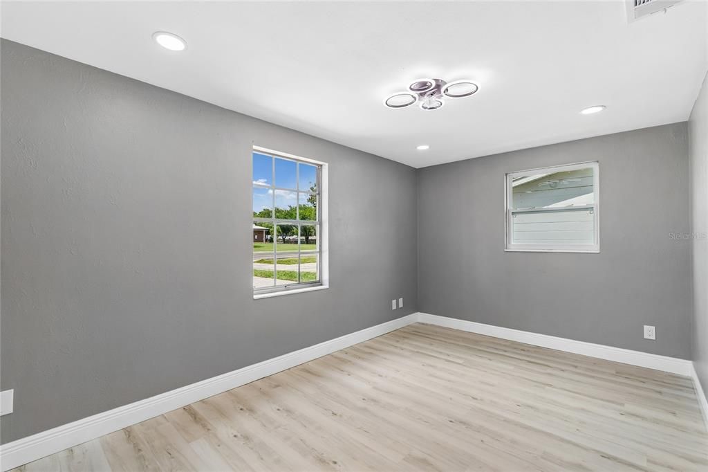 For Sale: $292,000 (3 beds, 2 baths, 1324 Square Feet)