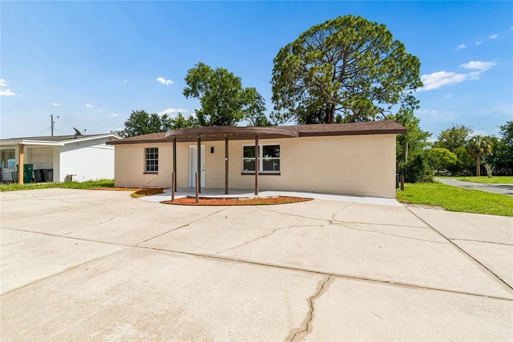 For Sale: $292,000 (3 beds, 2 baths, 1324 Square Feet)