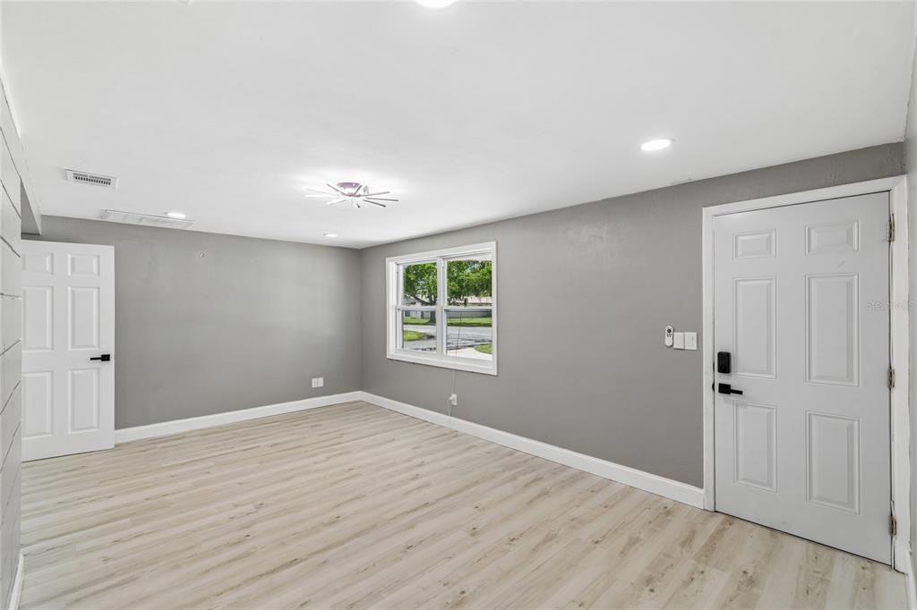 For Sale: $292,000 (3 beds, 2 baths, 1324 Square Feet)