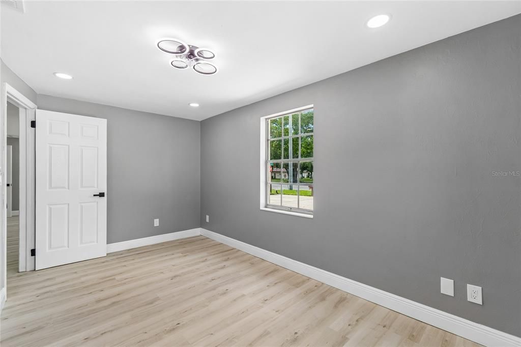 For Sale: $292,000 (3 beds, 2 baths, 1324 Square Feet)