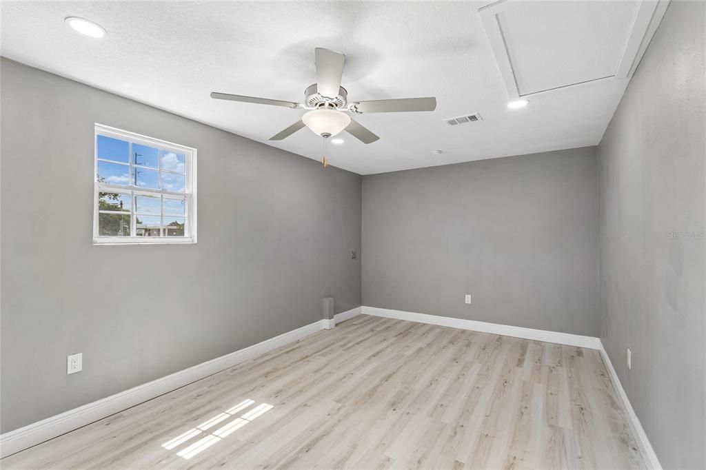 For Sale: $292,000 (3 beds, 2 baths, 1324 Square Feet)