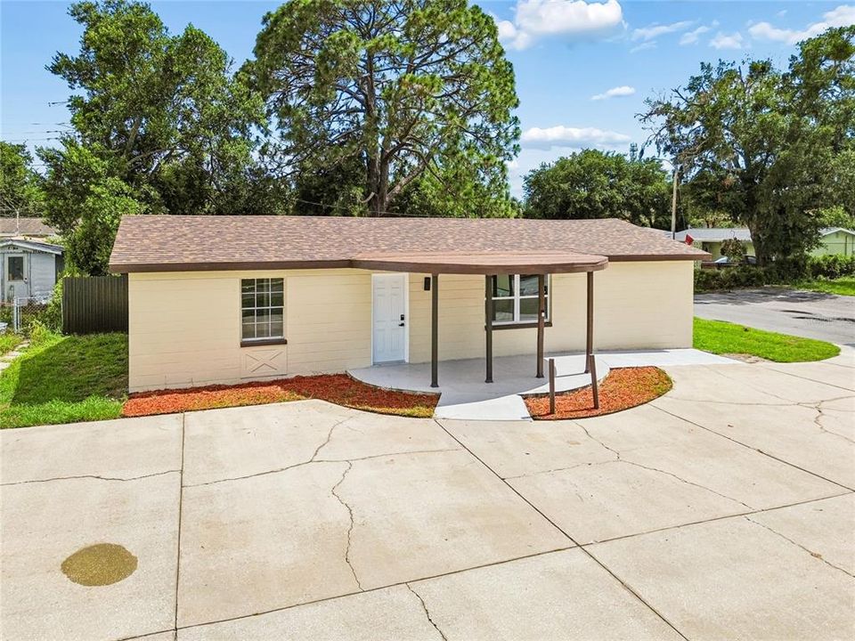For Sale: $292,000 (3 beds, 2 baths, 1324 Square Feet)