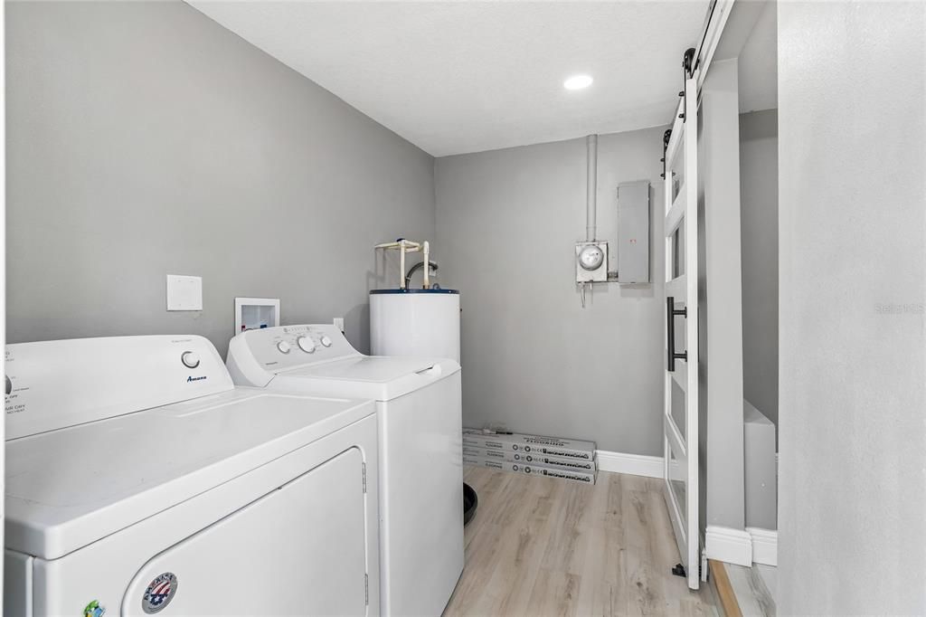 For Sale: $292,000 (3 beds, 2 baths, 1324 Square Feet)