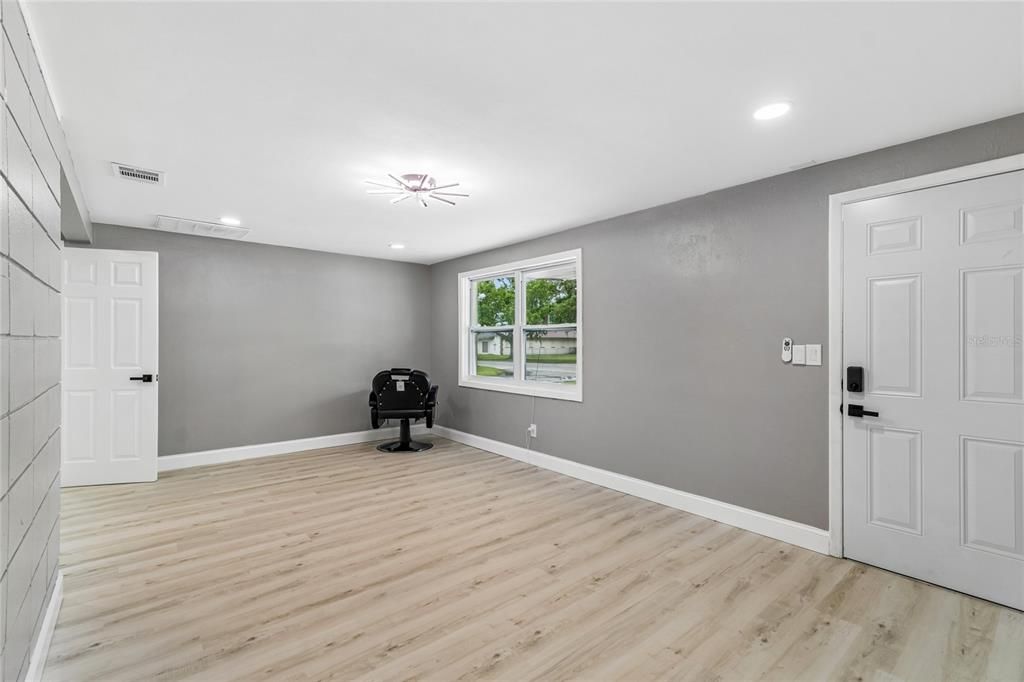 For Sale: $292,000 (3 beds, 2 baths, 1324 Square Feet)
