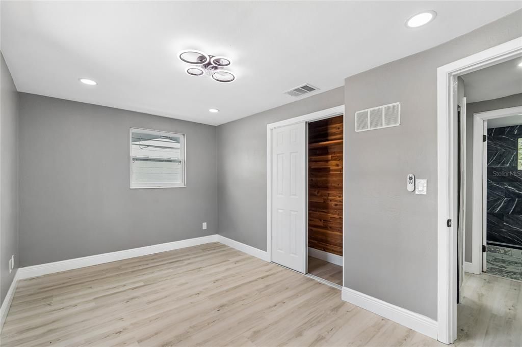 For Sale: $292,000 (3 beds, 2 baths, 1324 Square Feet)