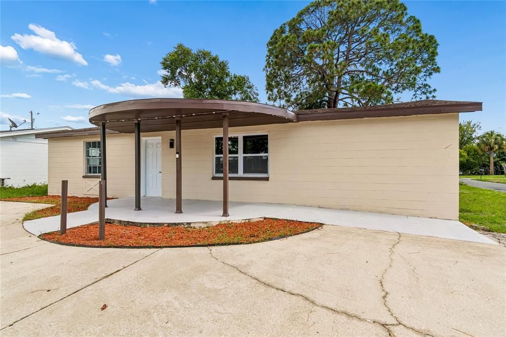 For Sale: $292,000 (3 beds, 2 baths, 1324 Square Feet)