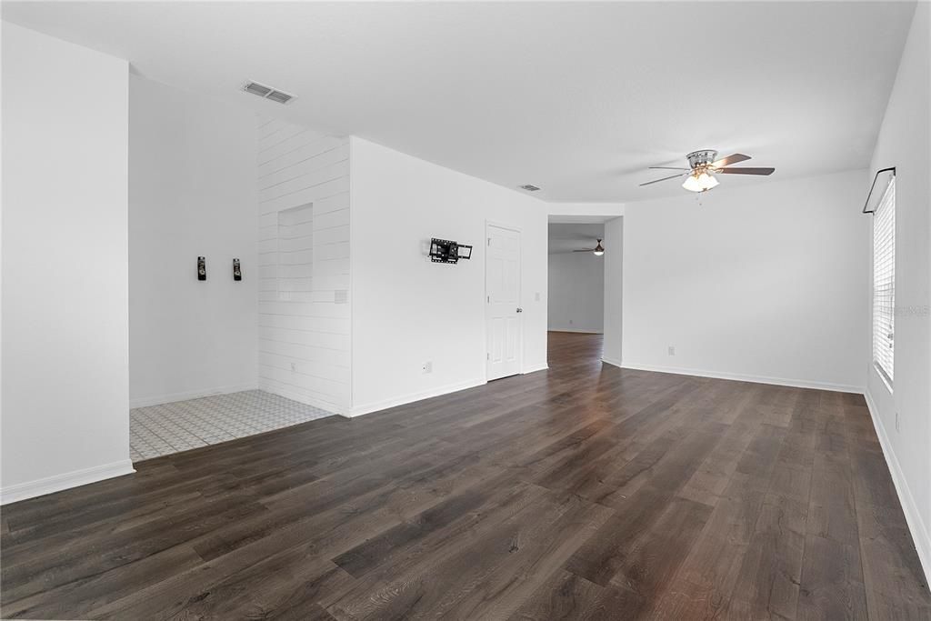 For Sale: $575,000 (4 beds, 2 baths, 2854 Square Feet)