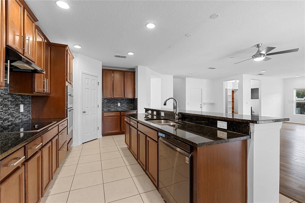 For Sale: $575,000 (4 beds, 2 baths, 2854 Square Feet)
