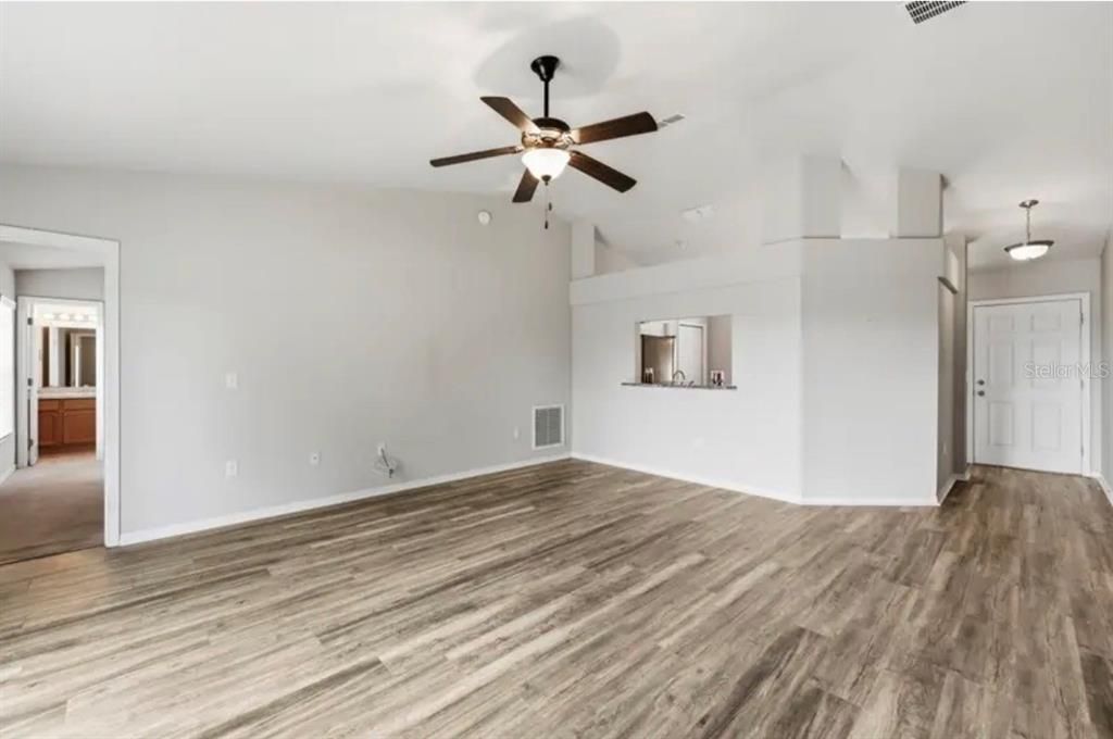 For Rent: $2,000 (3 beds, 2 baths, 1252 Square Feet)