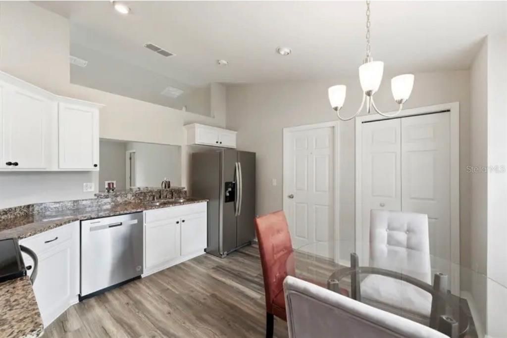 For Rent: $2,000 (3 beds, 2 baths, 1252 Square Feet)
