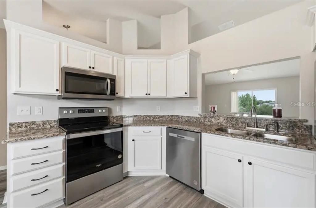 For Rent: $2,000 (3 beds, 2 baths, 1252 Square Feet)
