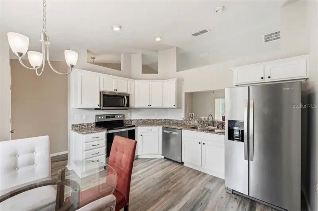 For Rent: $2,000 (3 beds, 2 baths, 1252 Square Feet)