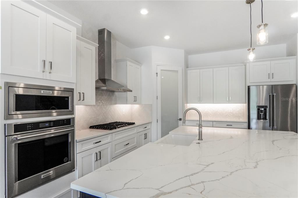 For Rent: $5,850 (5 beds, 4 baths, 3076 Square Feet)