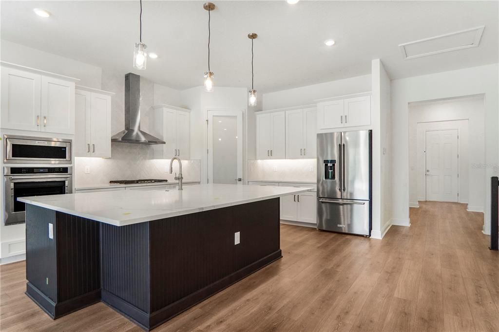 For Rent: $5,850 (5 beds, 4 baths, 3076 Square Feet)
