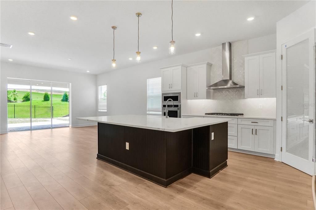 For Rent: $5,850 (5 beds, 4 baths, 3076 Square Feet)
