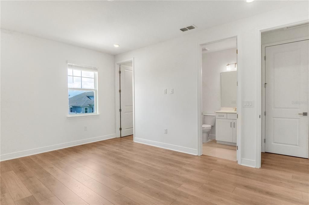 For Rent: $5,850 (5 beds, 4 baths, 3076 Square Feet)
