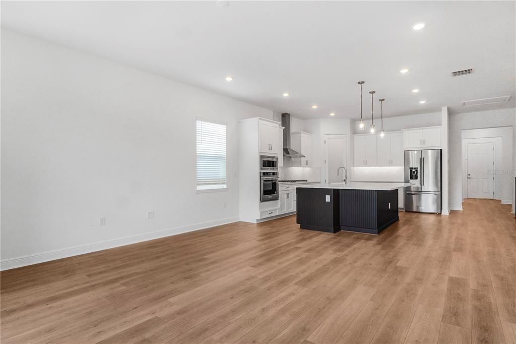 For Rent: $5,850 (5 beds, 4 baths, 3076 Square Feet)