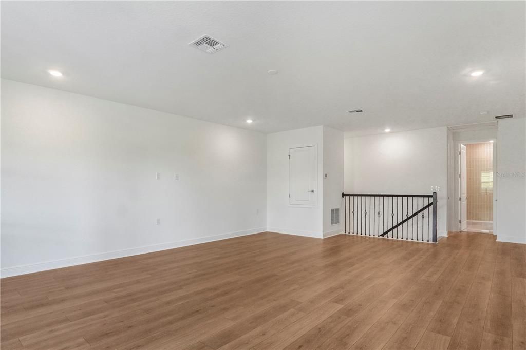 For Rent: $5,850 (5 beds, 4 baths, 3076 Square Feet)