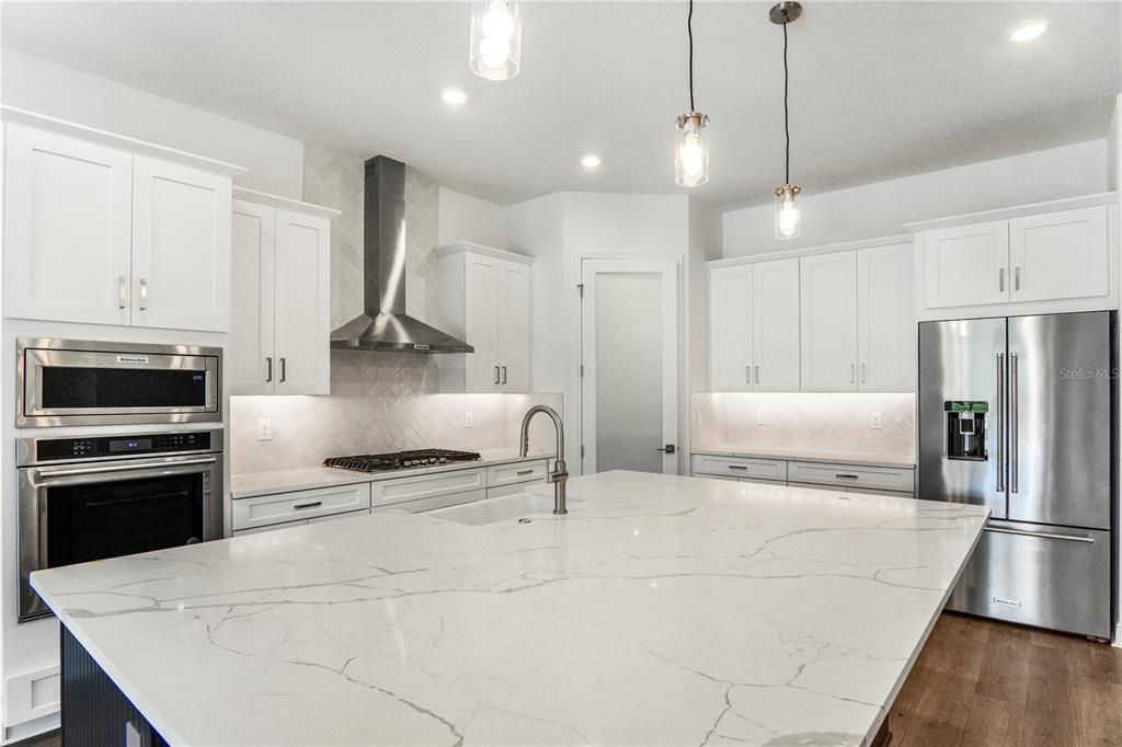 For Rent: $5,850 (5 beds, 4 baths, 3076 Square Feet)