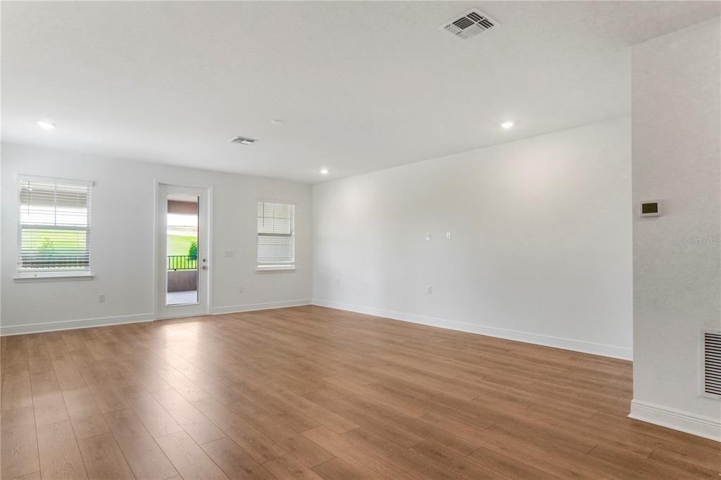 For Rent: $5,850 (5 beds, 4 baths, 3076 Square Feet)