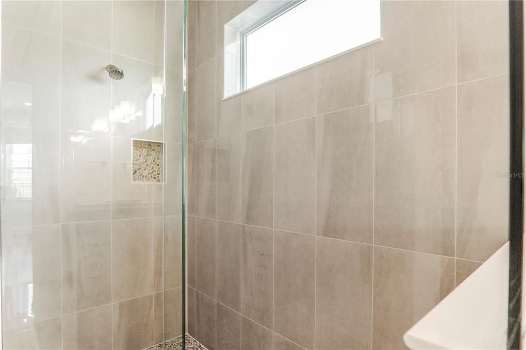 For Rent: $5,850 (5 beds, 4 baths, 3076 Square Feet)