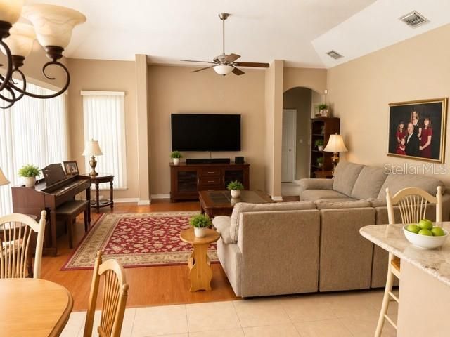 En Venta: $499,000 (4 camas, 3 baños, 2547 Pies cuadrados)