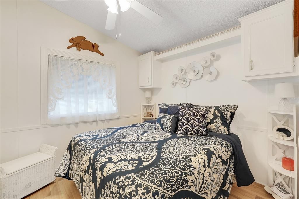 For Sale: $132,023 (2 beds, 1 baths, 896 Square Feet)