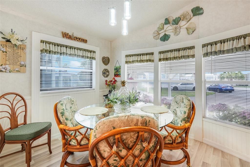 For Sale: $132,023 (2 beds, 1 baths, 896 Square Feet)