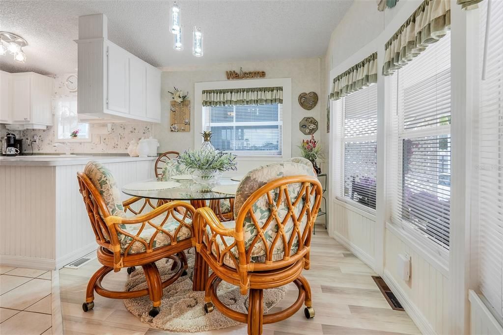 For Sale: $132,023 (2 beds, 1 baths, 896 Square Feet)