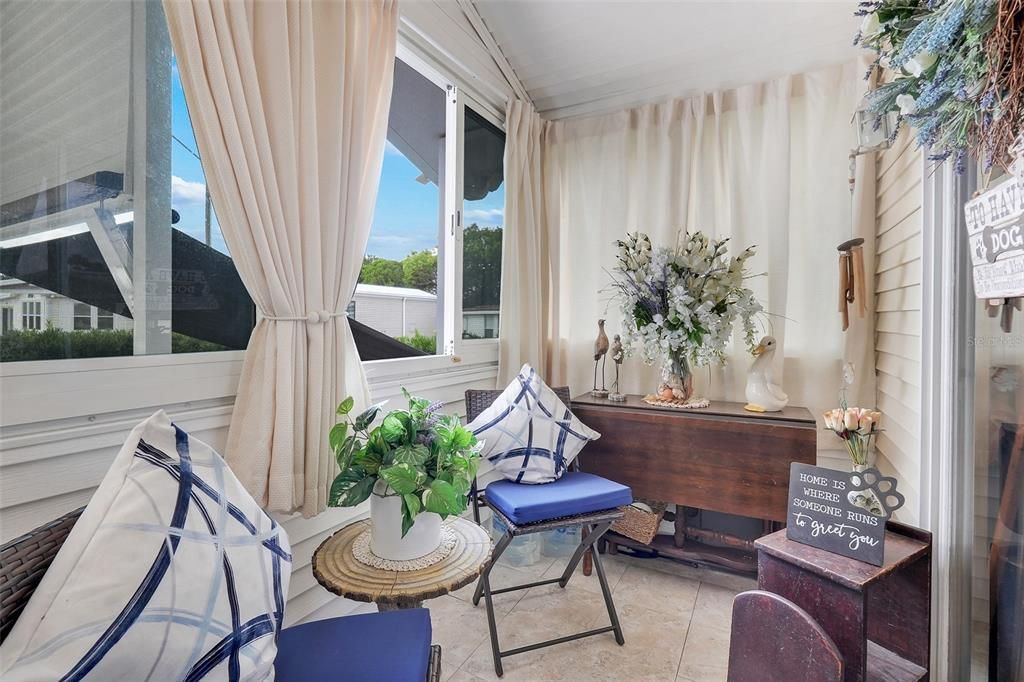 For Sale: $132,023 (2 beds, 1 baths, 896 Square Feet)