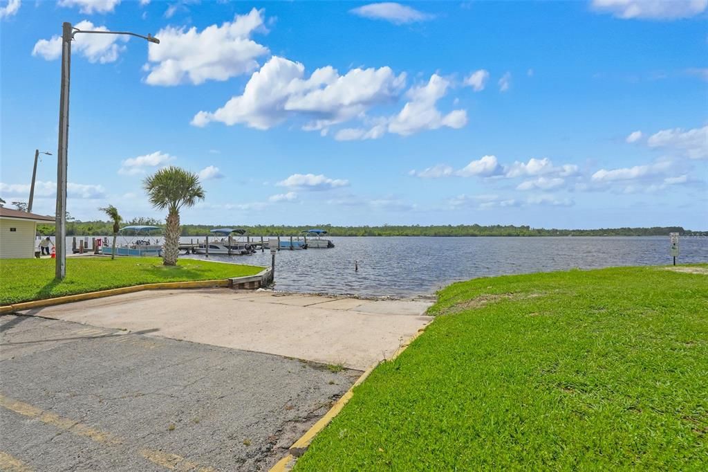 For Sale: $132,023 (2 beds, 1 baths, 896 Square Feet)