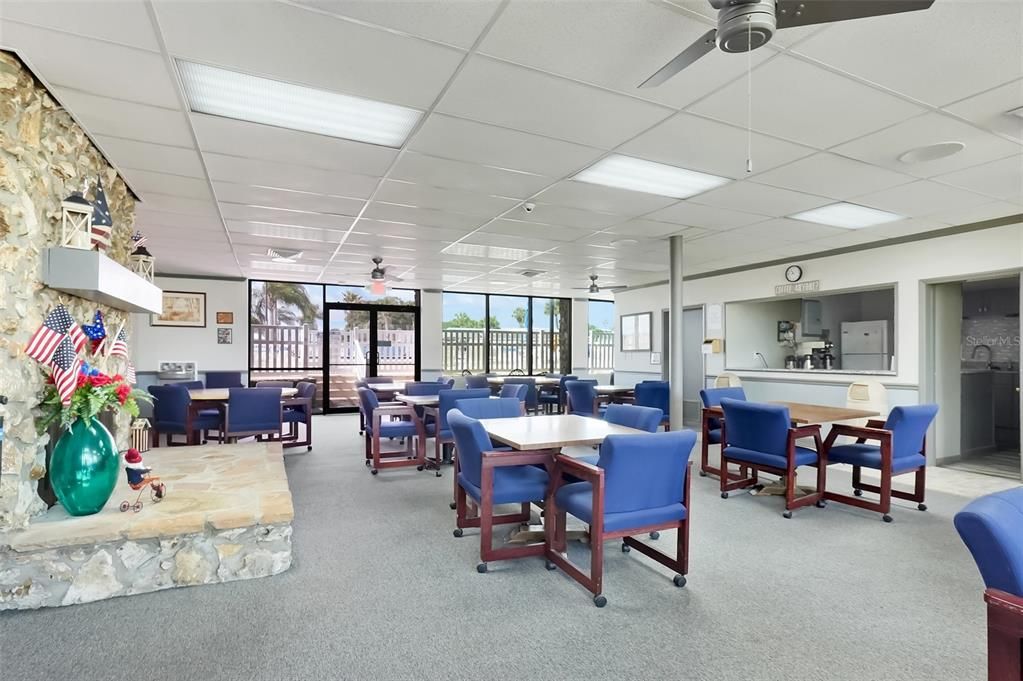 For Sale: $132,023 (2 beds, 1 baths, 896 Square Feet)