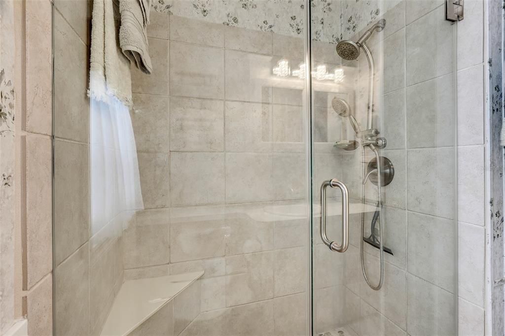 For Sale: $132,023 (2 beds, 1 baths, 896 Square Feet)