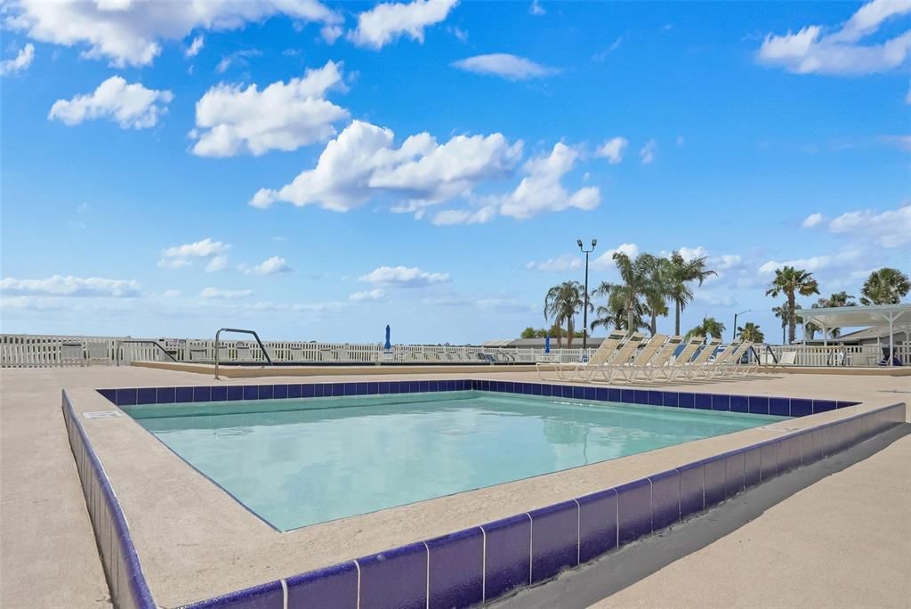For Sale: $132,023 (2 beds, 1 baths, 896 Square Feet)